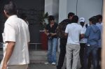 Shahrukh Khan snapped at dmestic airport on 16th Oct 2011 (1).JPG